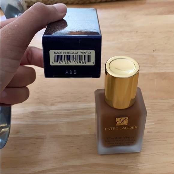 Estée Lauder foundation in 7W1: Deep Spice - Picture 5 of 5